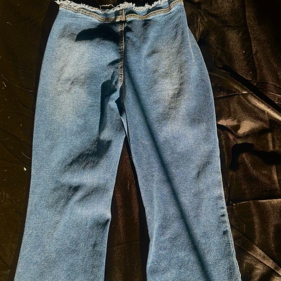 Flared pocketless V scrunch jeans💙 - Picture 1 of 2